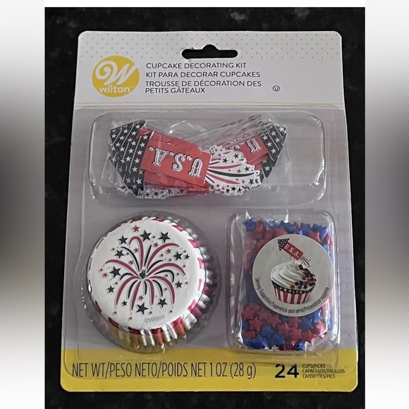 Wilton Cupcake Decorating USA Picks and Baking Cups - Picture 1 of 2